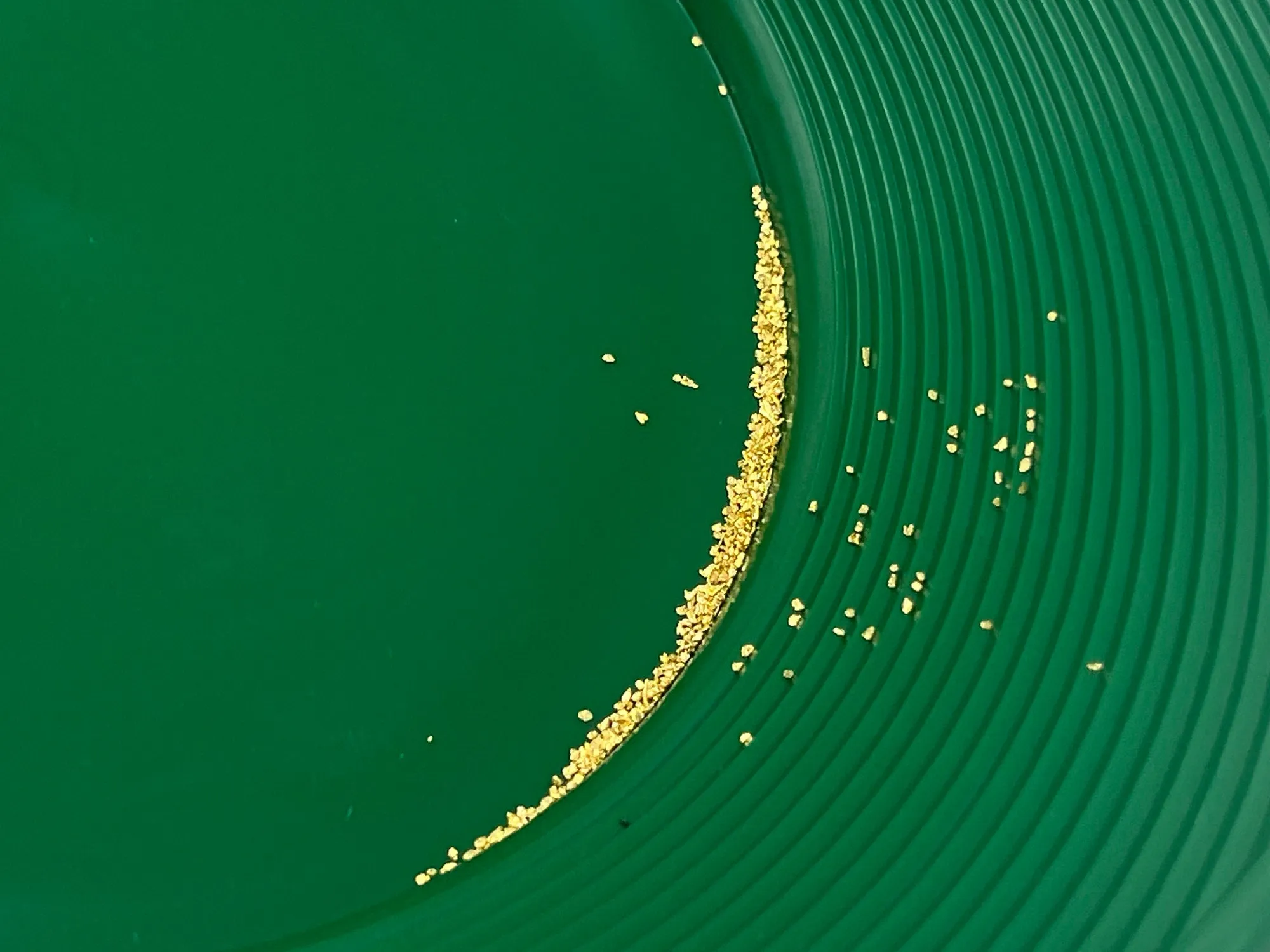 2-Pack Gold Panning Starter Kit  Featuring Compact 9-Inch Green Vanishing Riffle Gold Pans and a 4-ounce Snifter Bottle for Prospecting Adventures