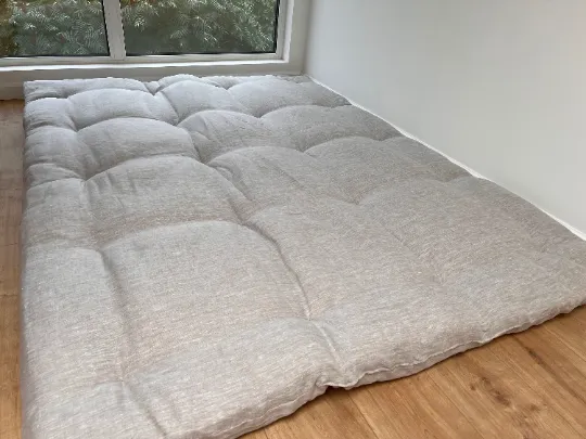 Special listing for J.: two 100 x 200 cm Shikibutons, one thick double and one thin sleeping bags